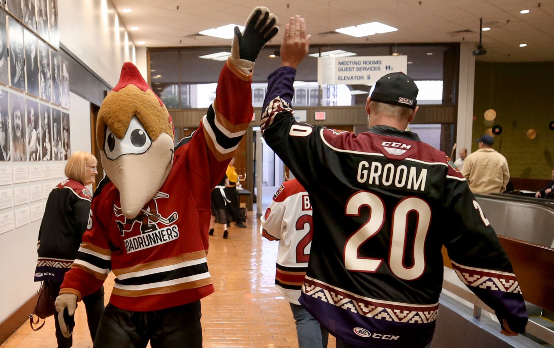 Roadrunners marriage: Dustin Powers and Annie John